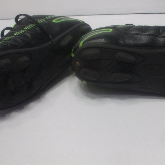 Kids Black Leather Soccer Shoes size 5 - Picture 4 of 5
